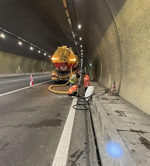 曲水隧道排水渠清淤